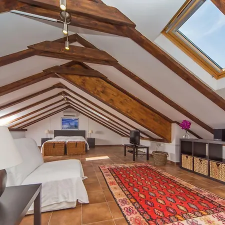 I Sassi Bianchi - West ツァヴタット